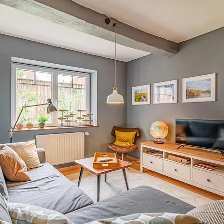 2 Bedroom Cozy In