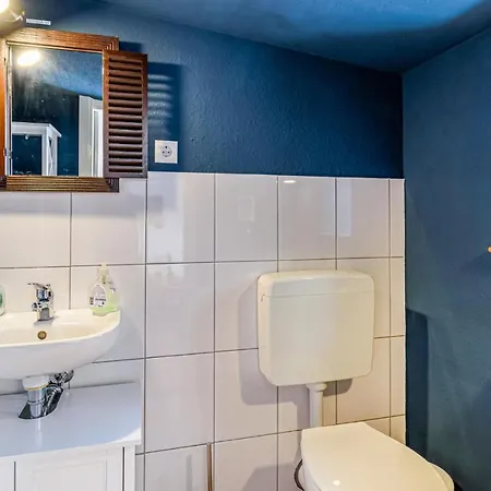 2 Bedroom Lovely In Тённинг